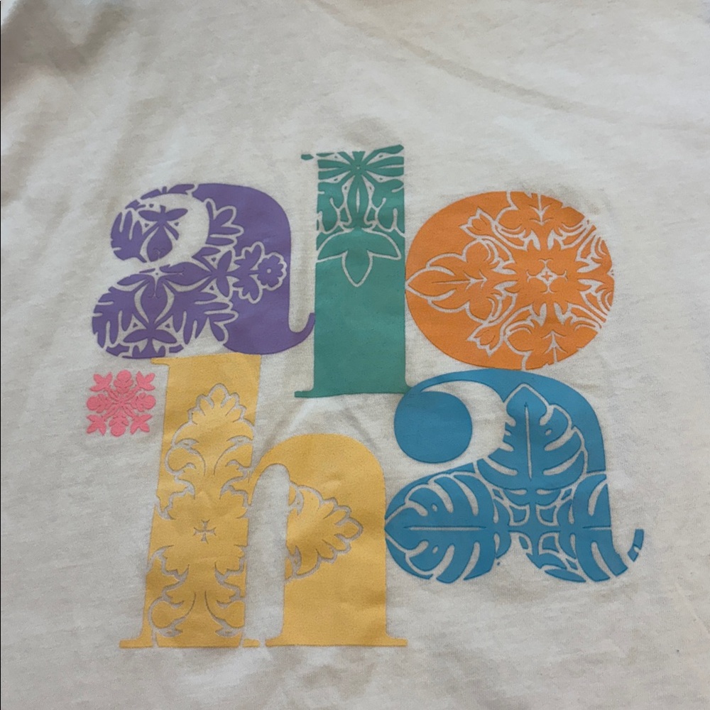 🆕 White T-Shirt with Colorful Aloha Print Size M 🌺